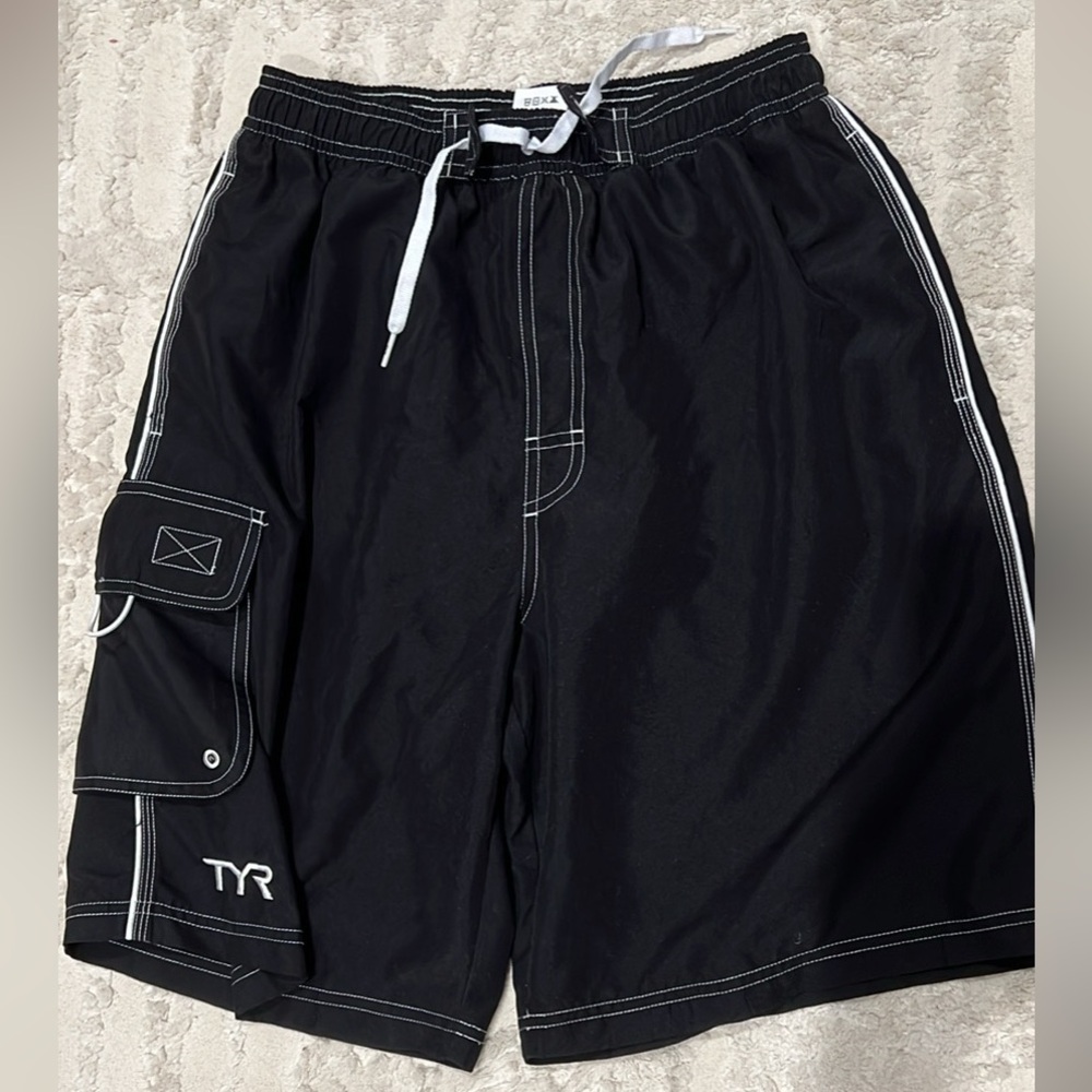 TYR Black Swim / Board Shorts. 2 side pockets + cargo. Netted inside shorts